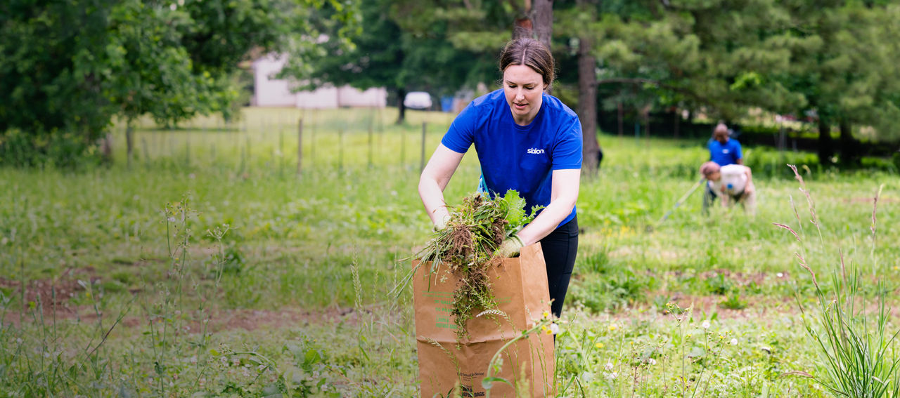 A Slalom employee volunteers to help clean up.